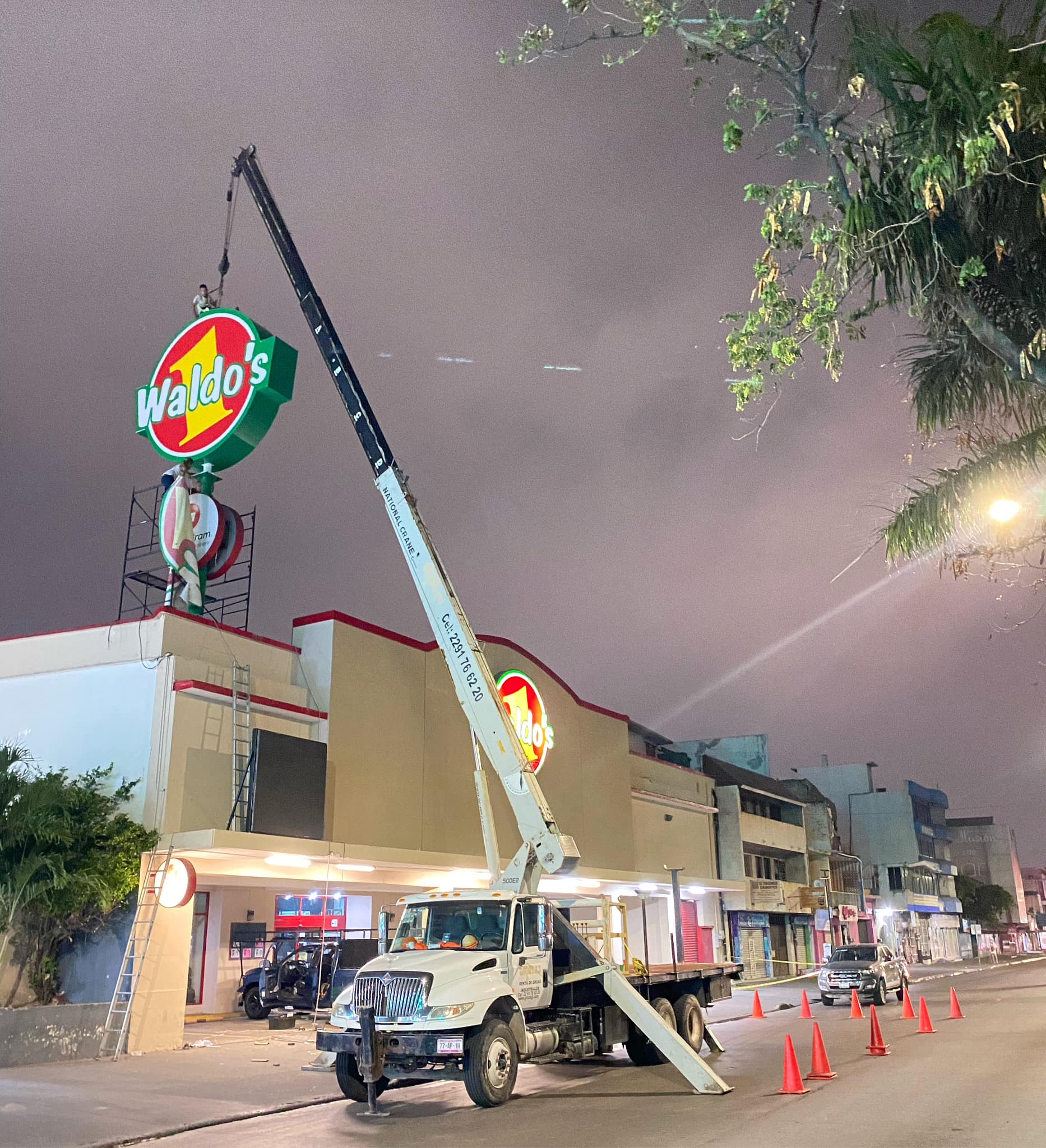 Instalación de anuncio Waldos